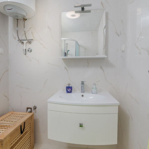 Kupaonica / wc, Apartmani Ana, Paralela Tours Dobrinj