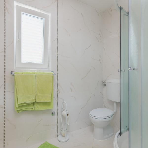 Kupaonica / wc, Apartmani Ana, Paralela Tours Dobrinj