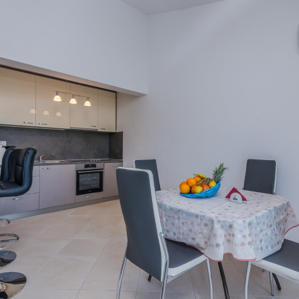 Kuhinja, Apartmani Ana, Paralela Tours Dobrinj