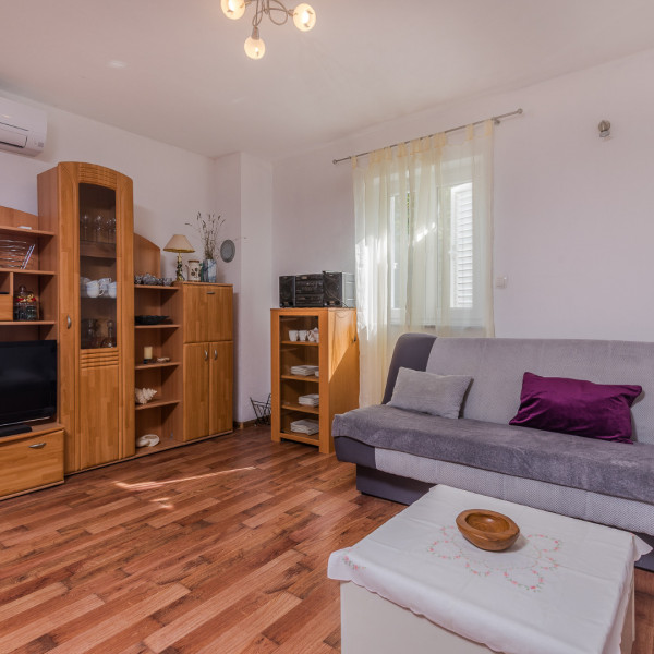 Dnevni boravak, Apartmani Ana, Paralela Tours Dobrinj