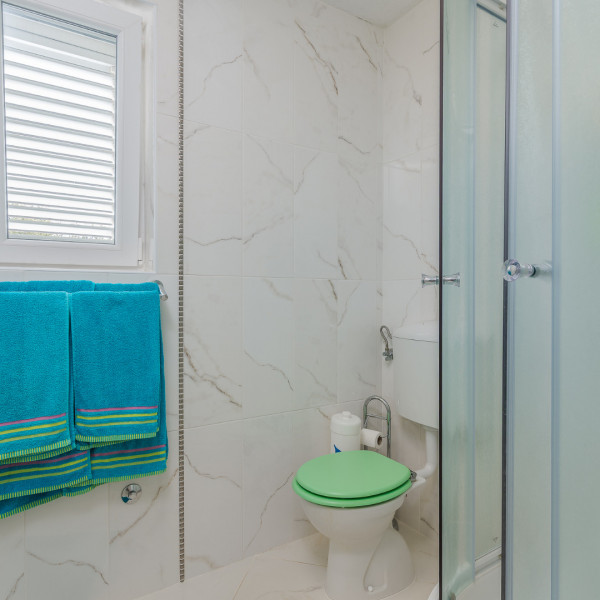 Kupaonica / wc, Apartmani Ana, Paralela Tours Dobrinj