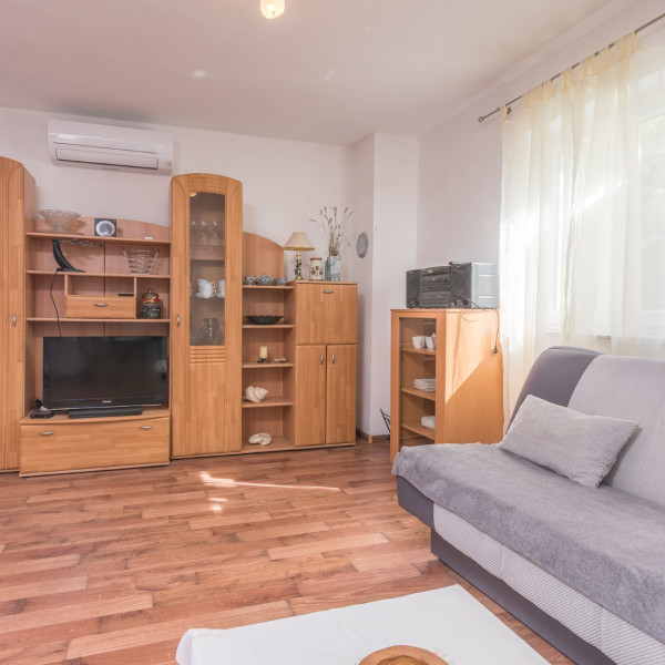 Dnevni boravak, Apartmani Ana, Paralela Tours Dobrinj