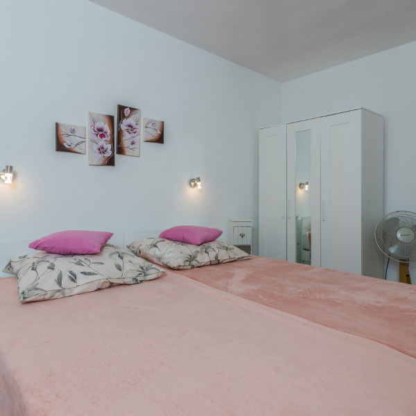 Sobe, Apartmani Ana, Paralela Tours Dobrinj