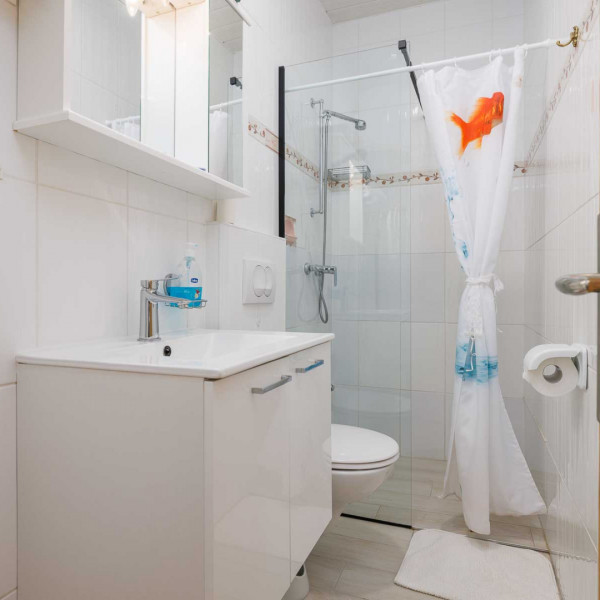 Bad, Apartmani Karla, Paralela Tours Dobrinj