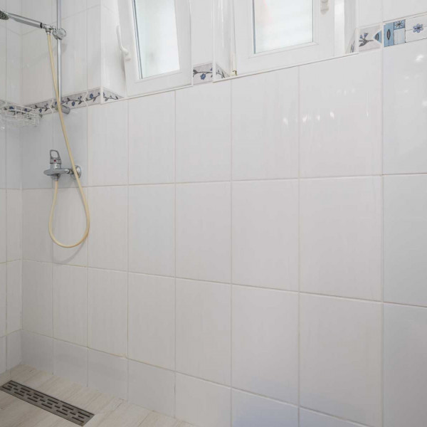 Bad, Apartmani Karla, Paralela Tours Dobrinj