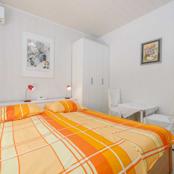 Zimmer, Apartmani Karla, Paralela Tours Dobrinj