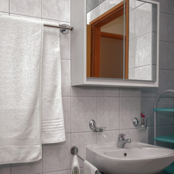 Kupaonica / wc, Kamenar 2, Paralela Tours Dobrinj